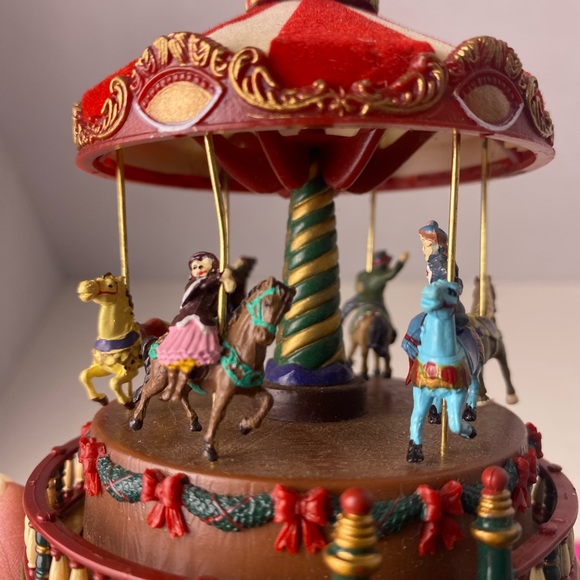 Mr. Christmas Mini 5" Musical Animated Carousel Plays Jingle Bells - Picture 4 of 12